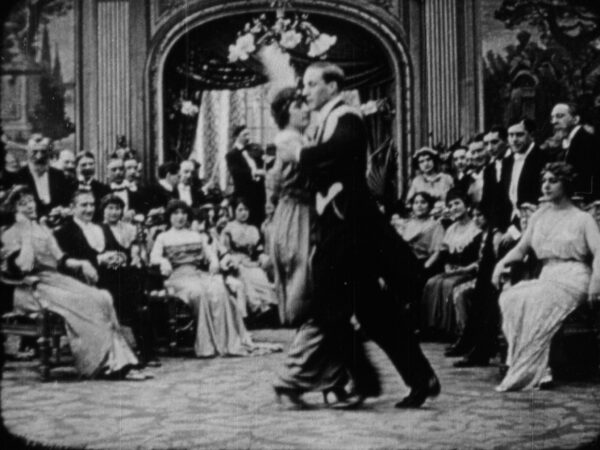 The Grizzly Bear Dance, or « Pas de l’Ours », featuring Mistinguett and Georges Carpentier at Maxim’s in 1913.