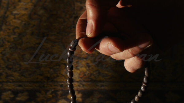 Prayer with a Muslim rosary or "tesbih"