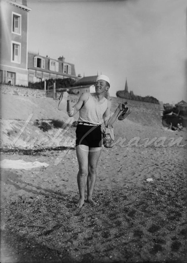 Vacationist from the 20s simulating an effeminate pose on the beach