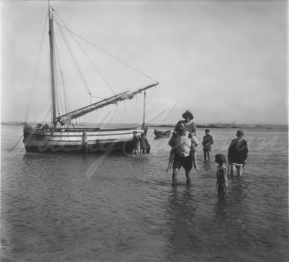 Return from a sea outing, Brittany, circa 1922