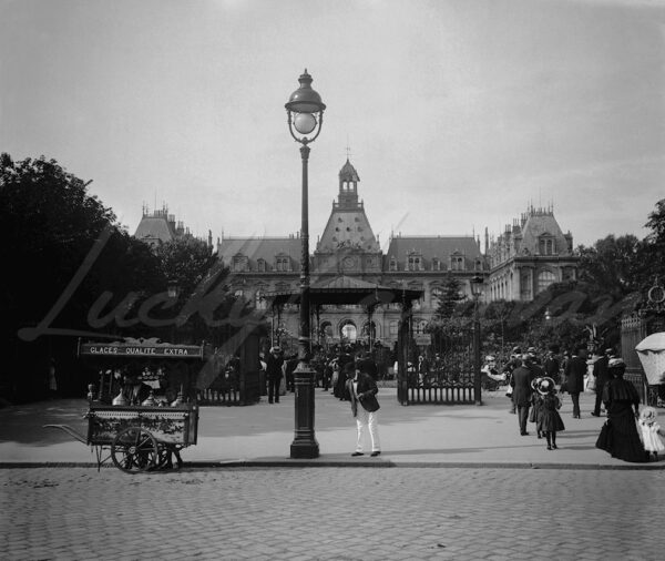 The former Town Hall of Le Havre, France, in 1900, destroyed during the bombings of September 1944.