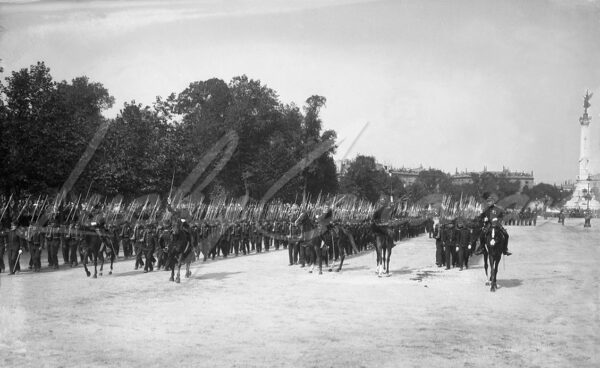 Manoeuvres by the 18th Army Corps on the Place des Quinconces in Bordeaux, France, early 20th century.