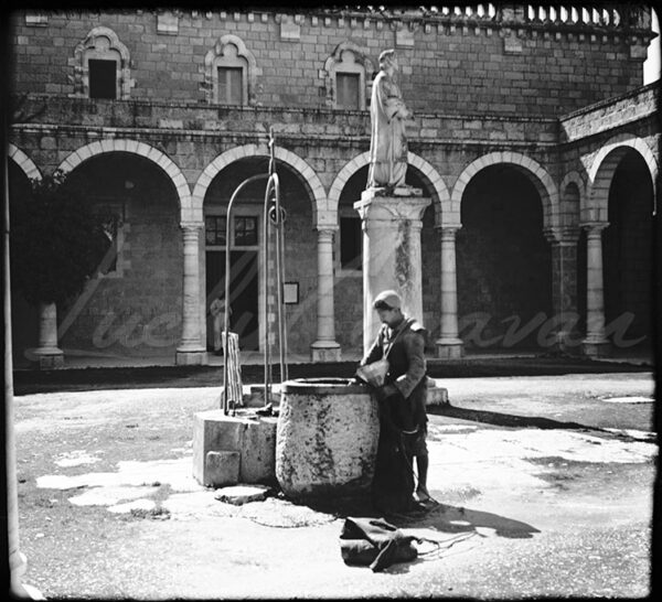 Palestine in the 1920s. The courtyard of the Basilica of Saint Stephen within the École biblique et archéologique française de Jérusalem, a French higher education and research institution specialising in archaeology and biblical exegesis. It was founded in 1890 by the Dominican Order near the Old City of Jerusalem.