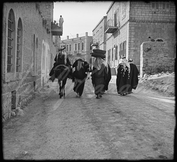 Street scene in Mandatory Palestine in the 1920s